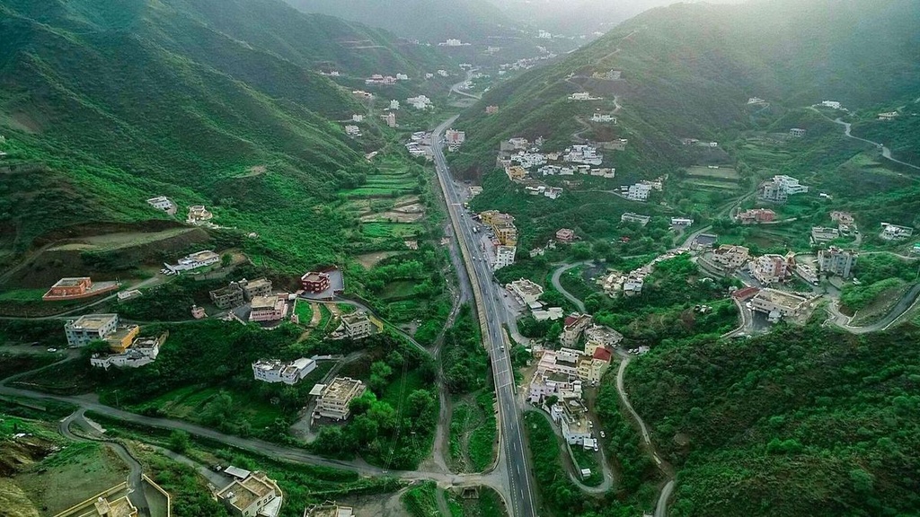 Abha & Asir Mountains - Rijal Almaa Village